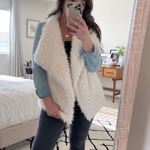 Jean jacket with faux fur